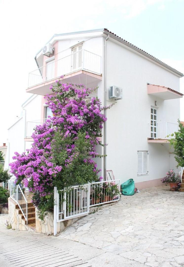 Apartment Bajuti Примоштен Экстерьер фото