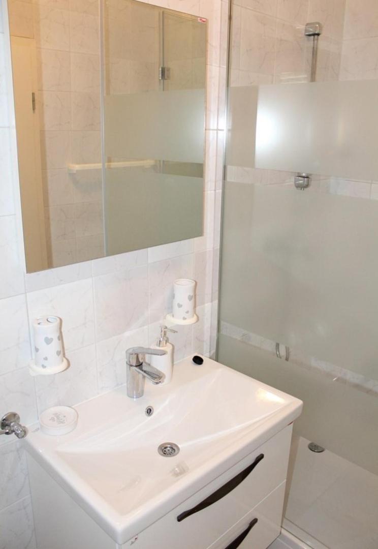 Apartment Bajuti Примоштен Экстерьер фото